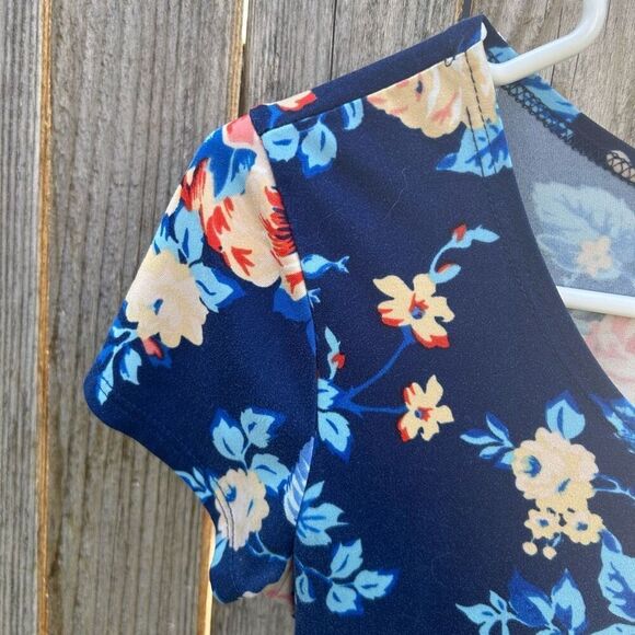 Downeast floral tee shirt short sleeve size small - Picture 2 of 5